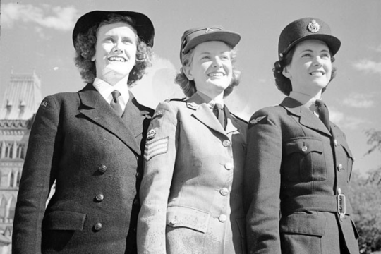 Members of the Women's Royal Canadian Naval Service and the Royal Canadian Air Force Women's Division on Parliament Hill in July 1943.